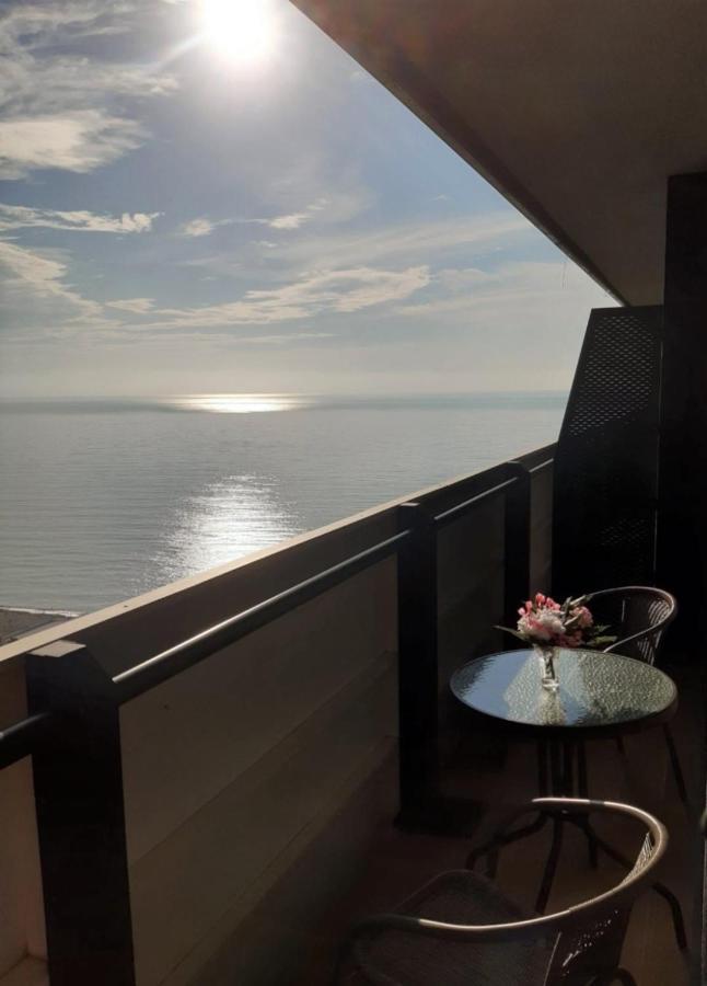 Luxury Sea View Apartments In Orbi City バトゥーミ エクステリア 写真