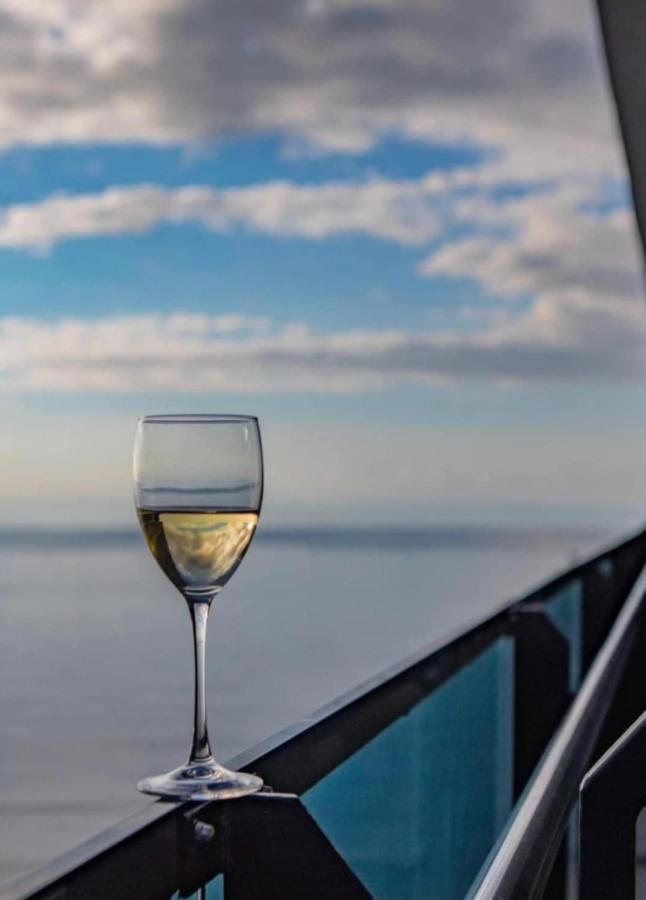 Luxury Sea View Apartments In Orbi City バトゥーミ エクステリア 写真