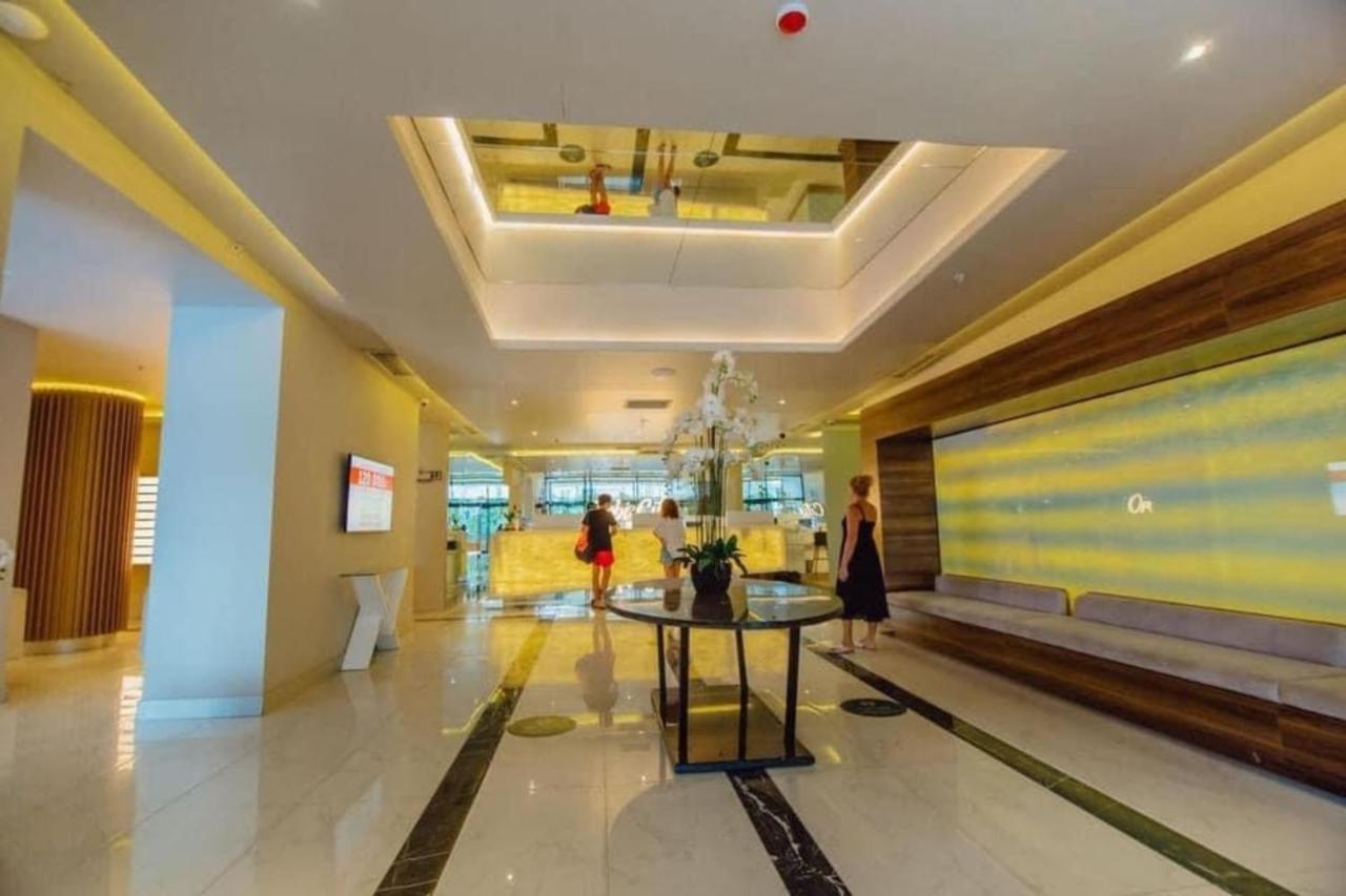 Luxury Sea View Apartments In Orbi City バトゥーミ エクステリア 写真