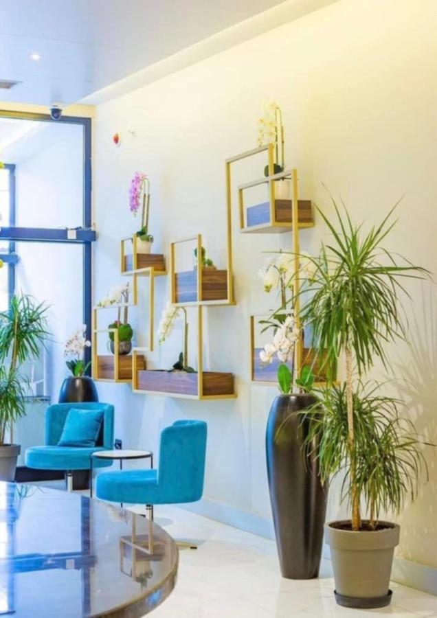 Luxury Sea View Apartments In Orbi City バトゥーミ エクステリア 写真