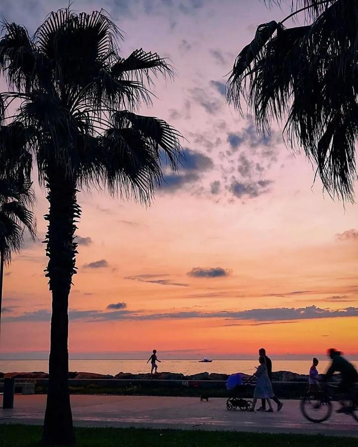 Luxury Sea View Apartments In Orbi City バトゥーミ エクステリア 写真
